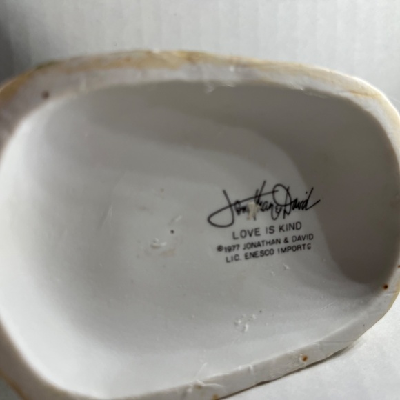 Pre-owned Vintage Jonathan & David "Love is Kind"Precious figurine - Picture 4 of 4